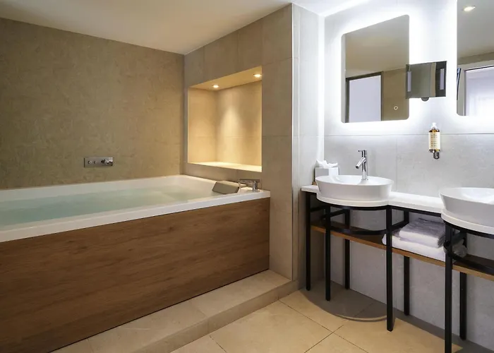 In Luxury hotels Mercure Avignon Tgv & Spa