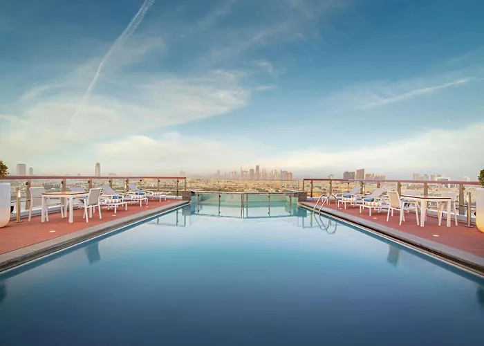 Hotel with pool: Moevenpick Dubai Creek