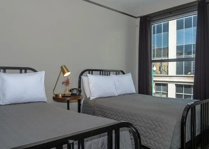 Cheap hotel: Gardner Hotel & Hostel