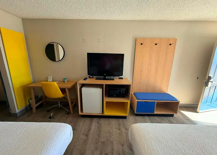 Pet Friendly hotel: Days Inn By Wyndham Kingman West