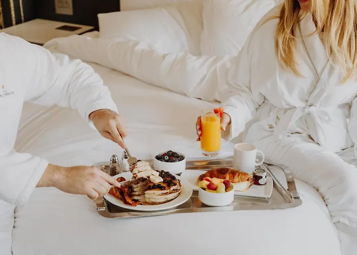 Luxury hotel only: Hotel Californian