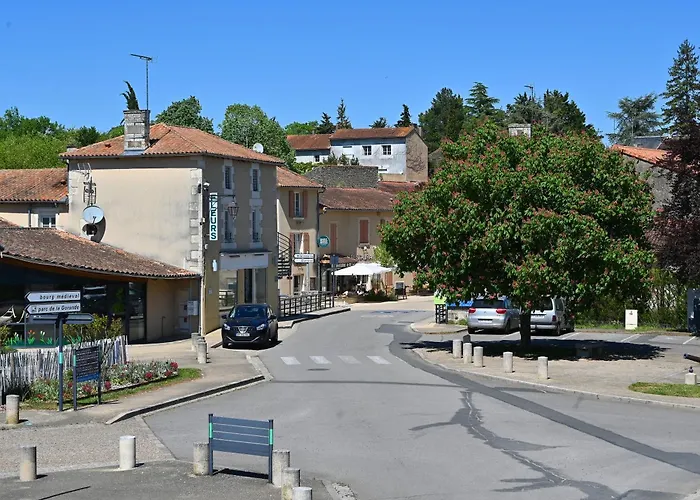 Logis Le Cheval Blanc et Le Clovis