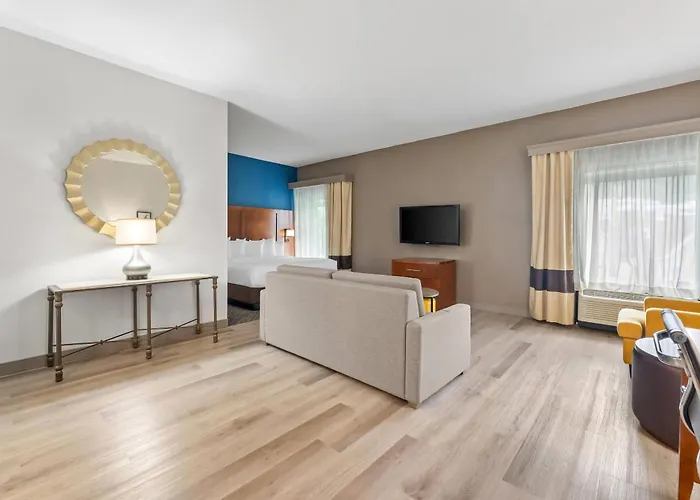 Cheap hotels Comfort Suites Bethlehem Near Lehigh University And Lvi Airport