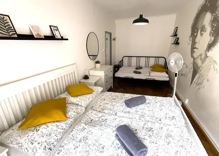 White Wolf House & Apartments