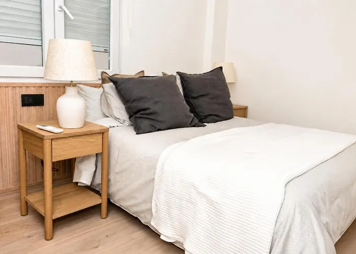 Carvajal Street, Private Rooms
