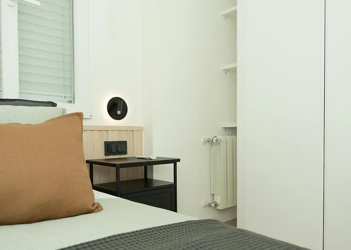 Carvajal Street, Private Rooms