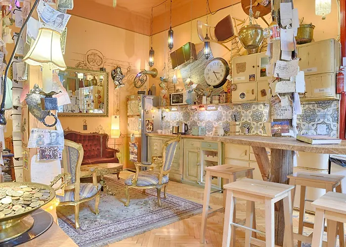 Lavender Circus Hostel, Doubles & Ensuites