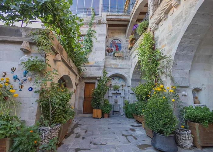 Сity center hotels Aren Cave And Art Gallery