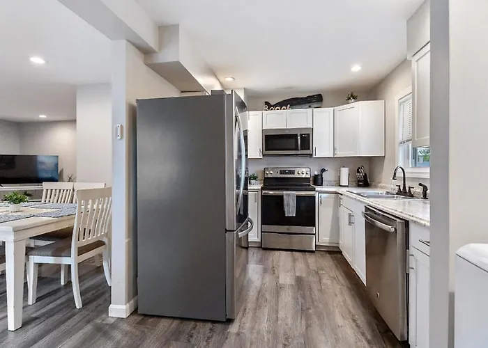 Spacious Home Near Airport