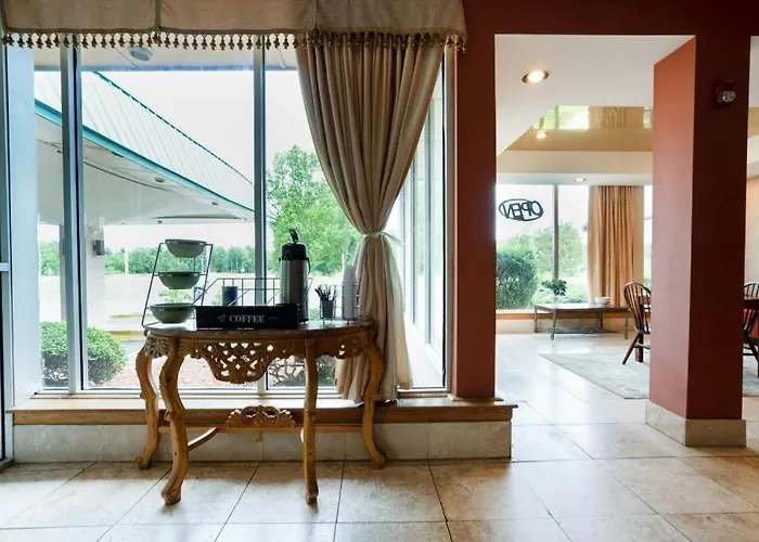 Hotels with pool Oyo O Henderson Kerr Lak I-85 N