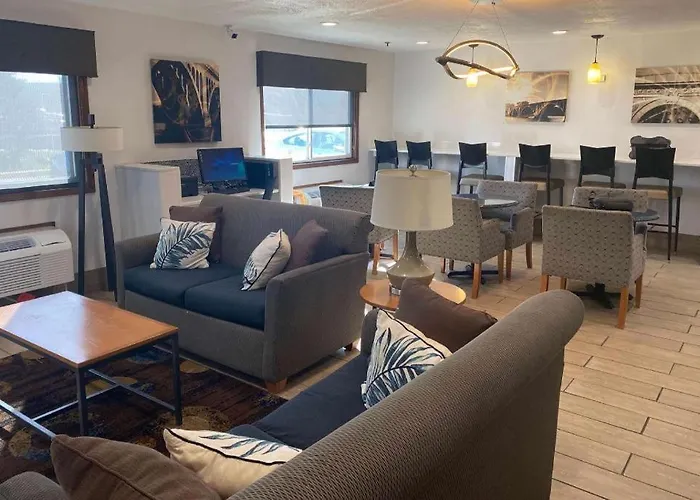 3 star hotels Baymont By Wyndham Danville Il