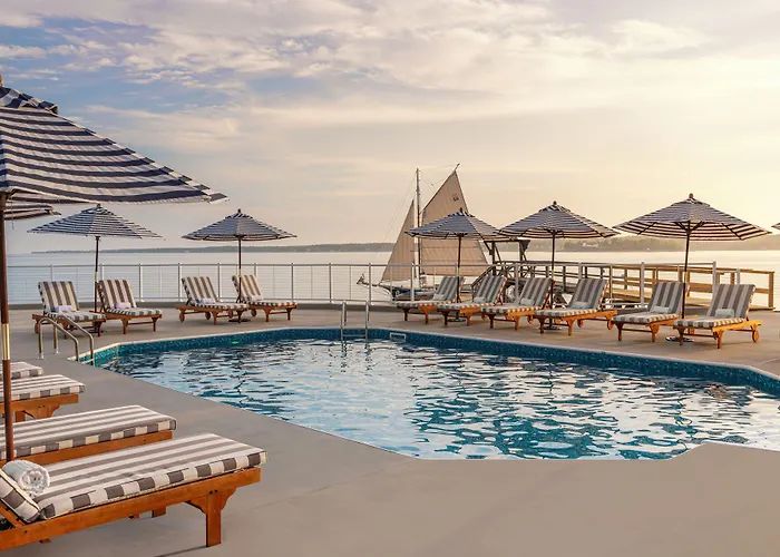 Hotels With Four Stars Spruce Point Inn And Spa