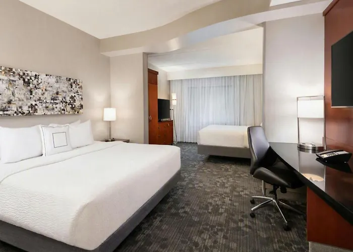 Hot Tub in Room Courtyard By Marriott Pittsburgh Washington Meadow Lands