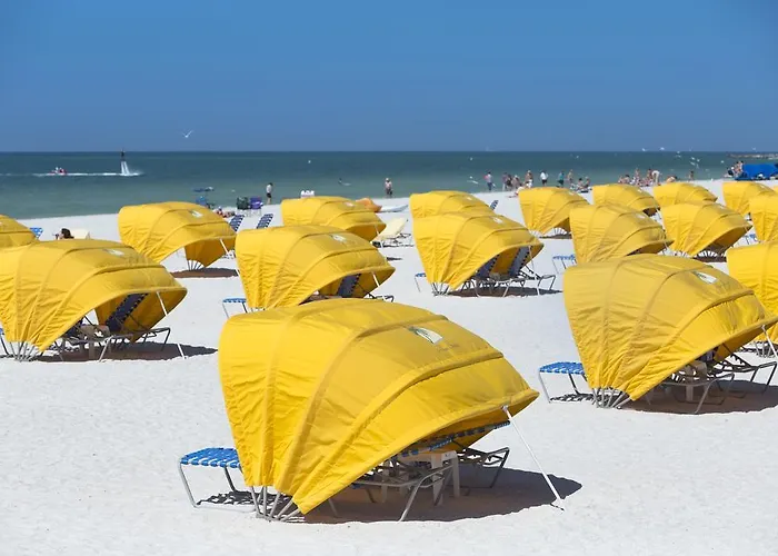 Hotel: Alden Suites - A Beachfront Resort