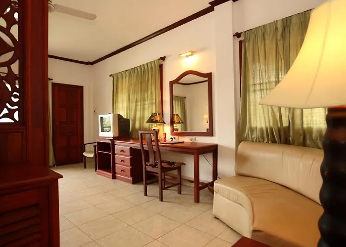 Hotel with pool: Vansana Hotel Vang Vieng