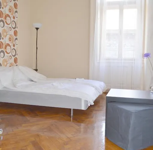 Synagogue Central Guest House