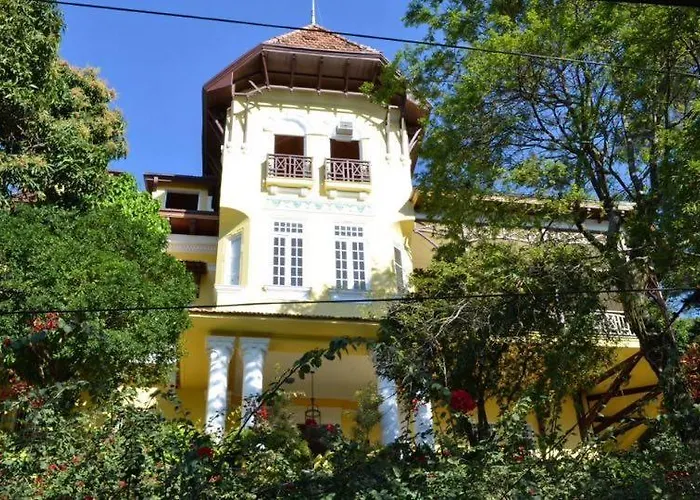 Alojamento com o café da manhã Apenas: Villa Alexandrino