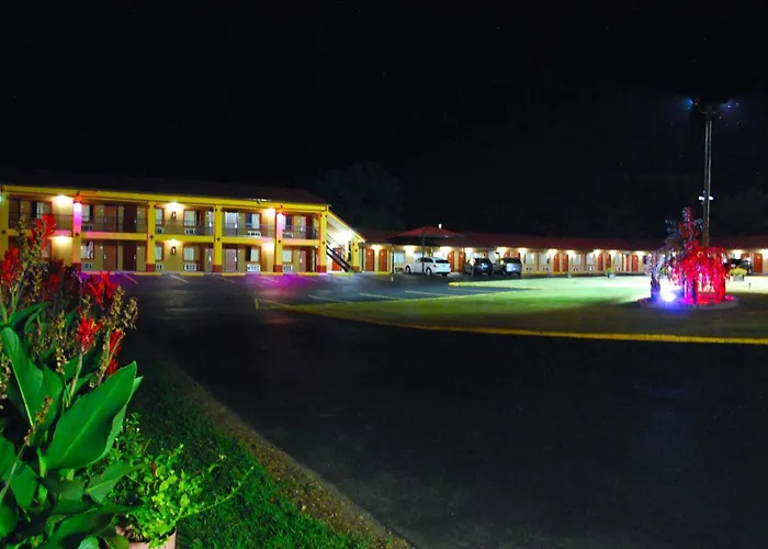 Motel: Duffys Motel - Calhoun