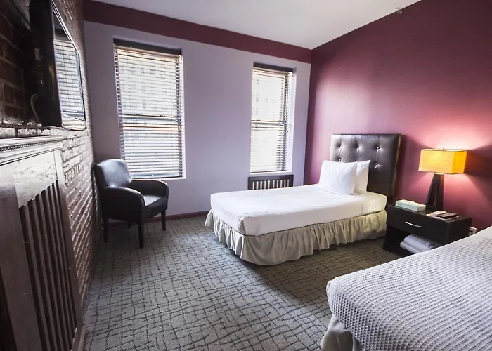 Broadway Hotel & Hostel