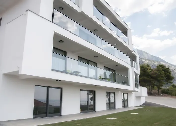 Whitehouse Apartments Makarska