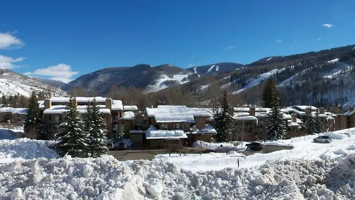 Hotel with pool: Sandstone Creek Club Condominiums