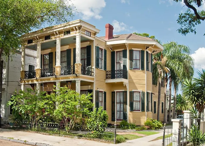 Hh Whitney House - A Bed & Breakfast On The Historic Esplanade