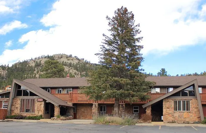 Family Hotel: The Maxwell Inn