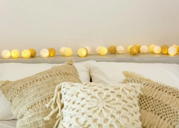 Delta Suites Oia 
