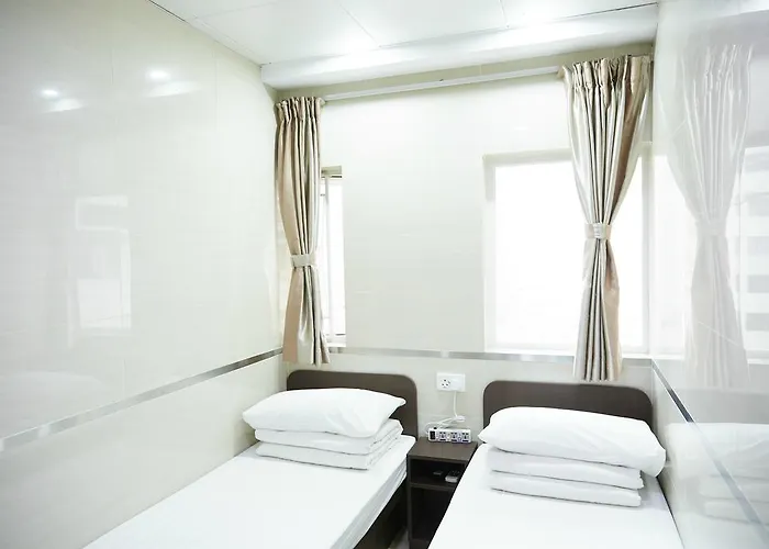 Cheap hotel: The Royal Palace Hotel