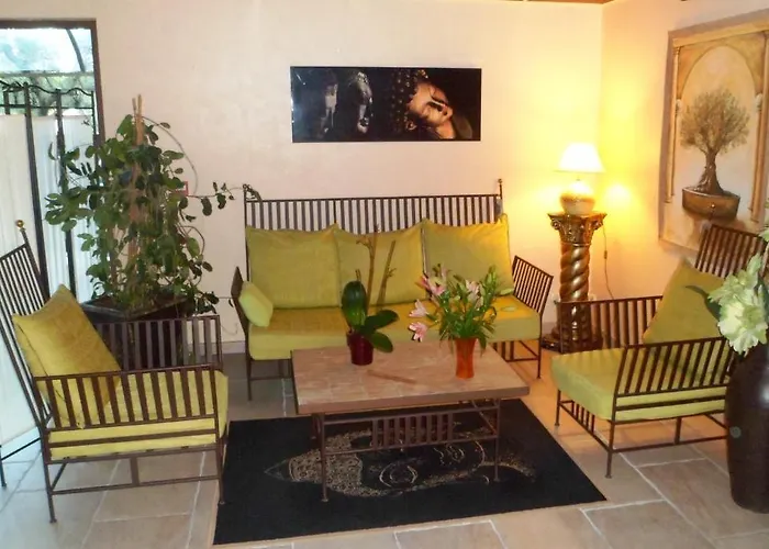 Hotel Le Village Provencal Pertuis
