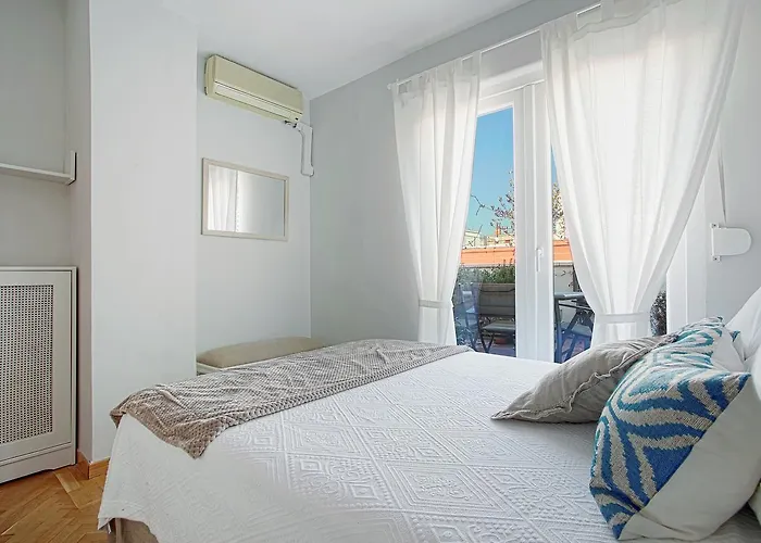  Genteel Home Reina Sofia