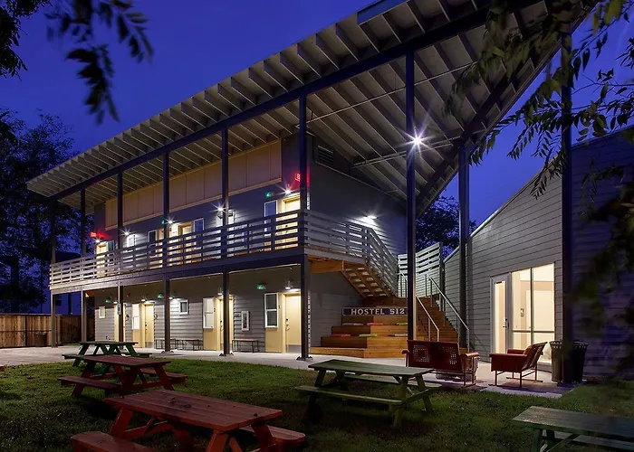 Hostel 512