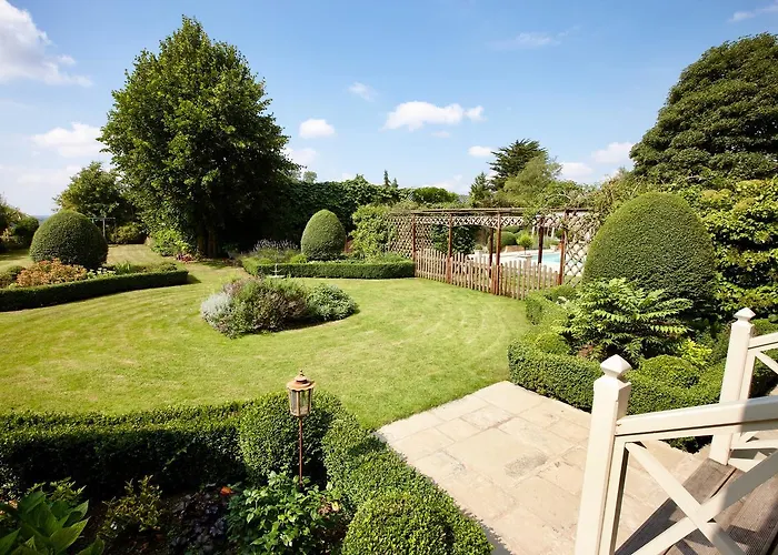 Guest house: Crestow House