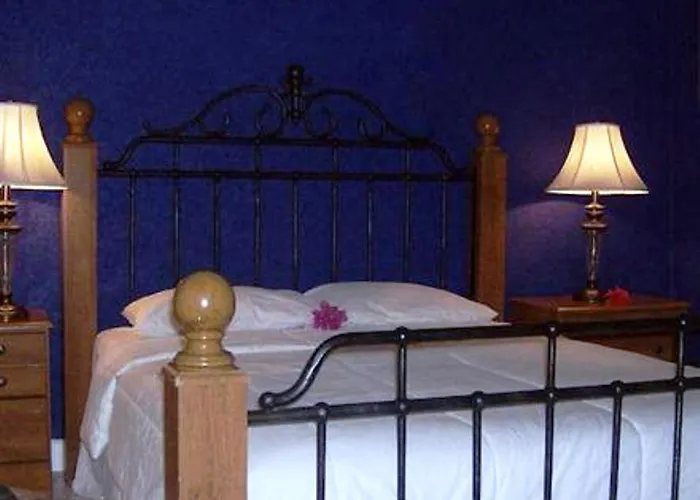 Bar-B-Barn Beach Hotel