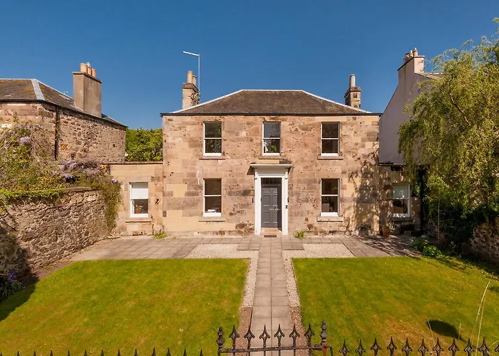  Lochside House Residence
