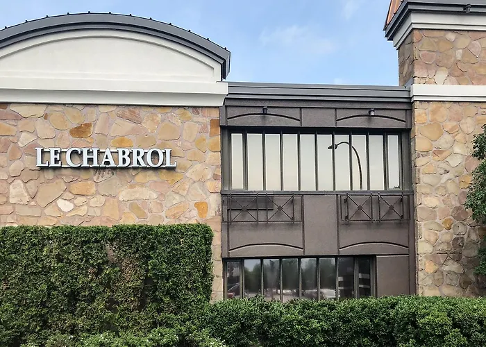 Le Chabrol &Suites