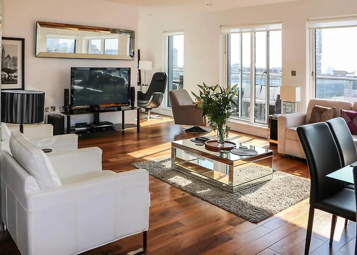 5 star hotel: City Courtyard Apartments & Penthouse