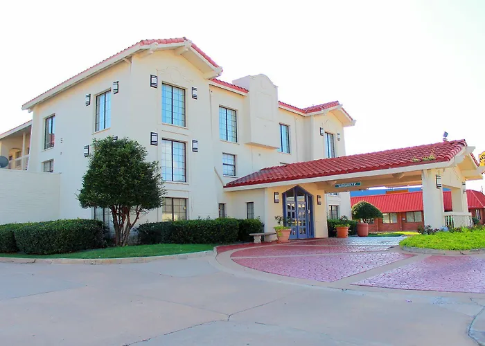Motel: Baymont By Wyndham Tulsa Broken Arrow