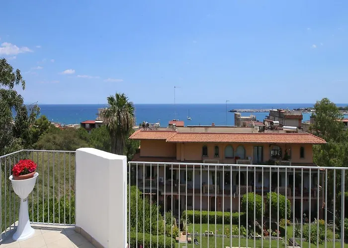 villa aurora Giardini Naxos