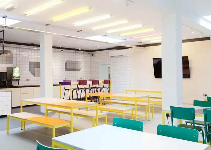 Hostel: Via Limehouse