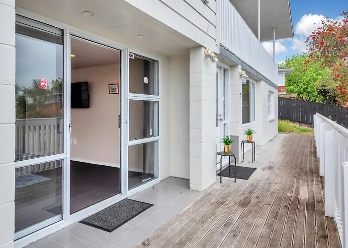 Sunny Side Getaway With Parking And Aircon