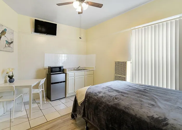 Pads On Pasadena Ave