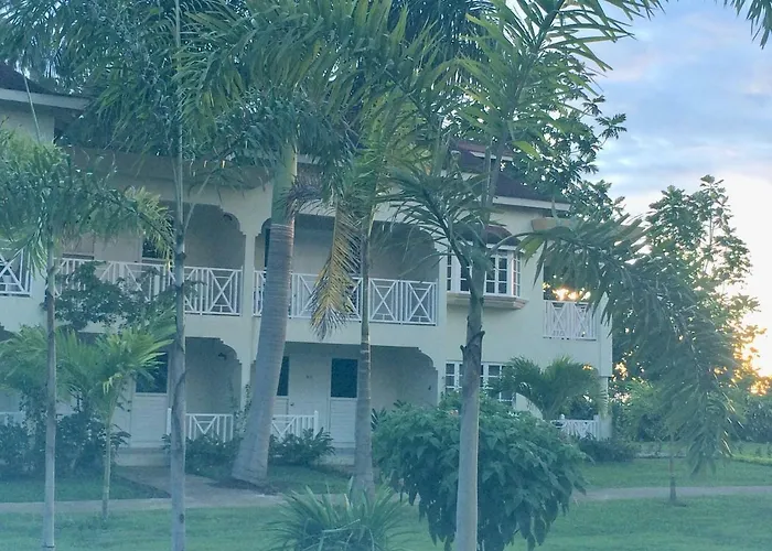 Hotel: Coral Seas Beach