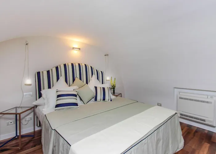 Gästehaus: Diecisedici