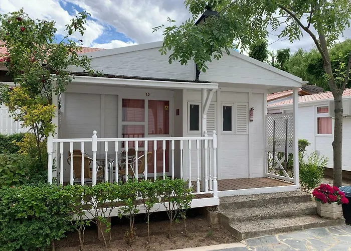 Bungalows & Albergue La Playa Logroño