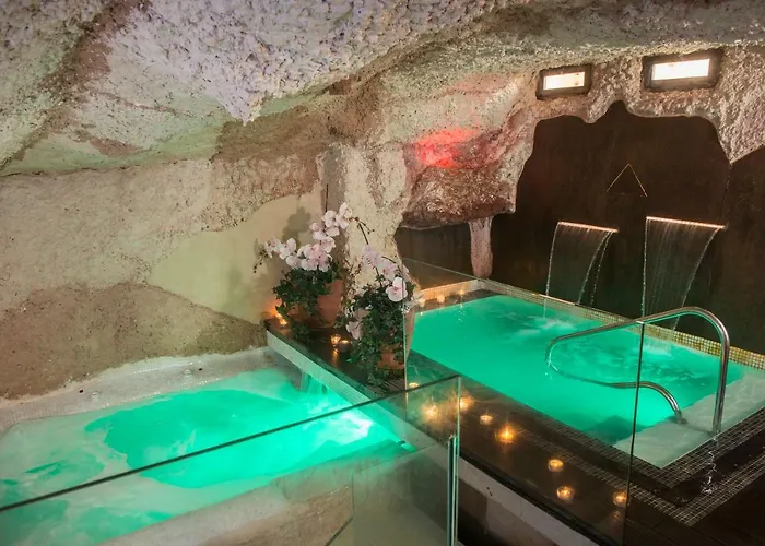 La Cueva Del Agua