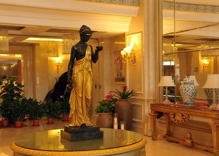Hotels with tennis Central International