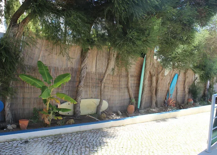 Ericeira Chill Hill & Private Rooms