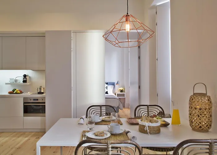 Lisbon Five Stars s Combro 77
