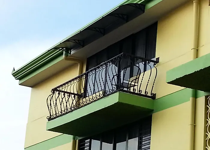 Hotel La Guaria Inn&Suites